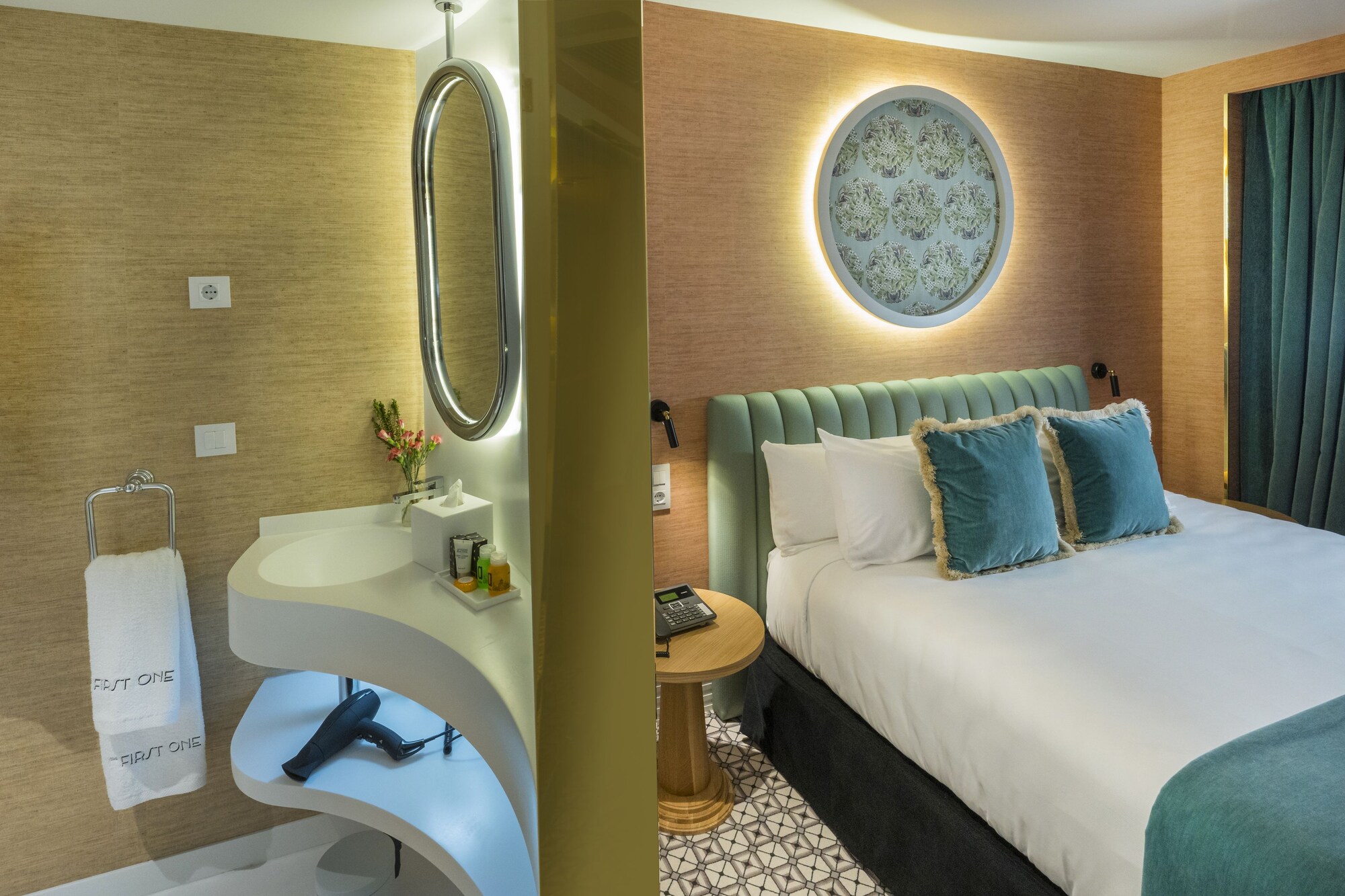 Deluxe, King Bed, Casa Verbena Madrid, Outset Collection by Hilton 2/2