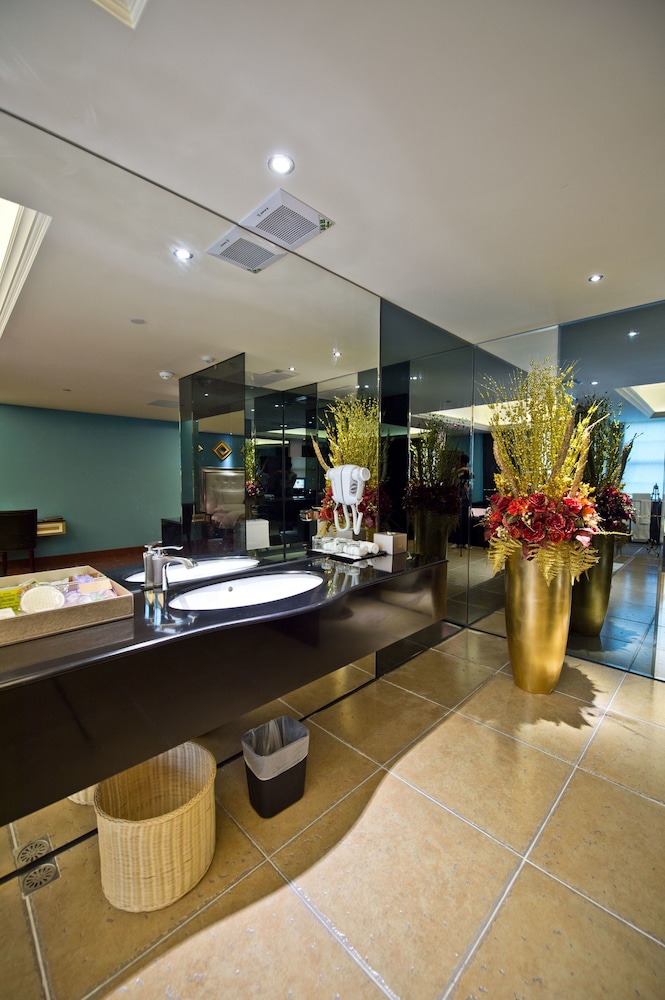 The Royal Pinnacle Hotel 4/50