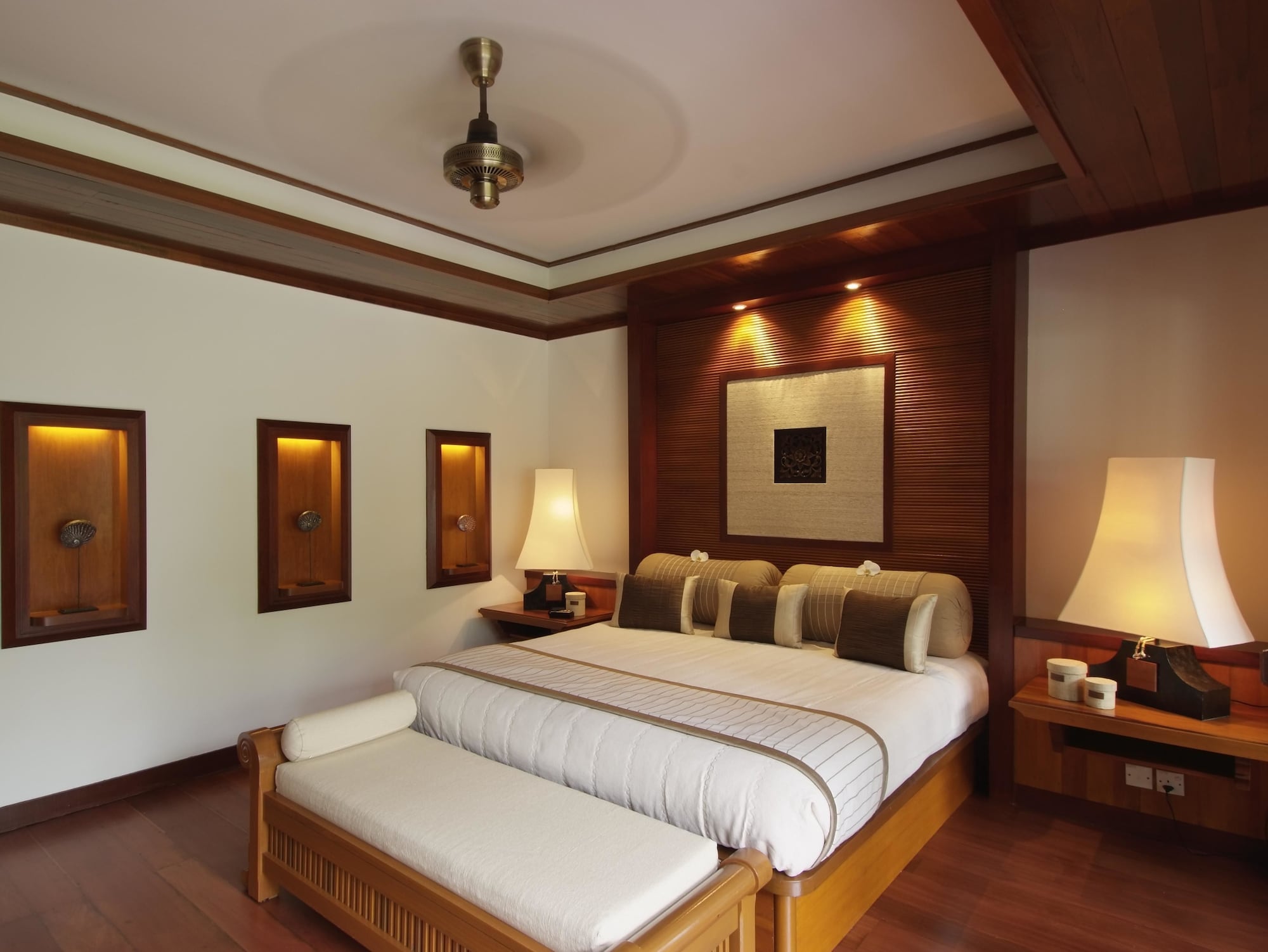 Upstairs, King Bed