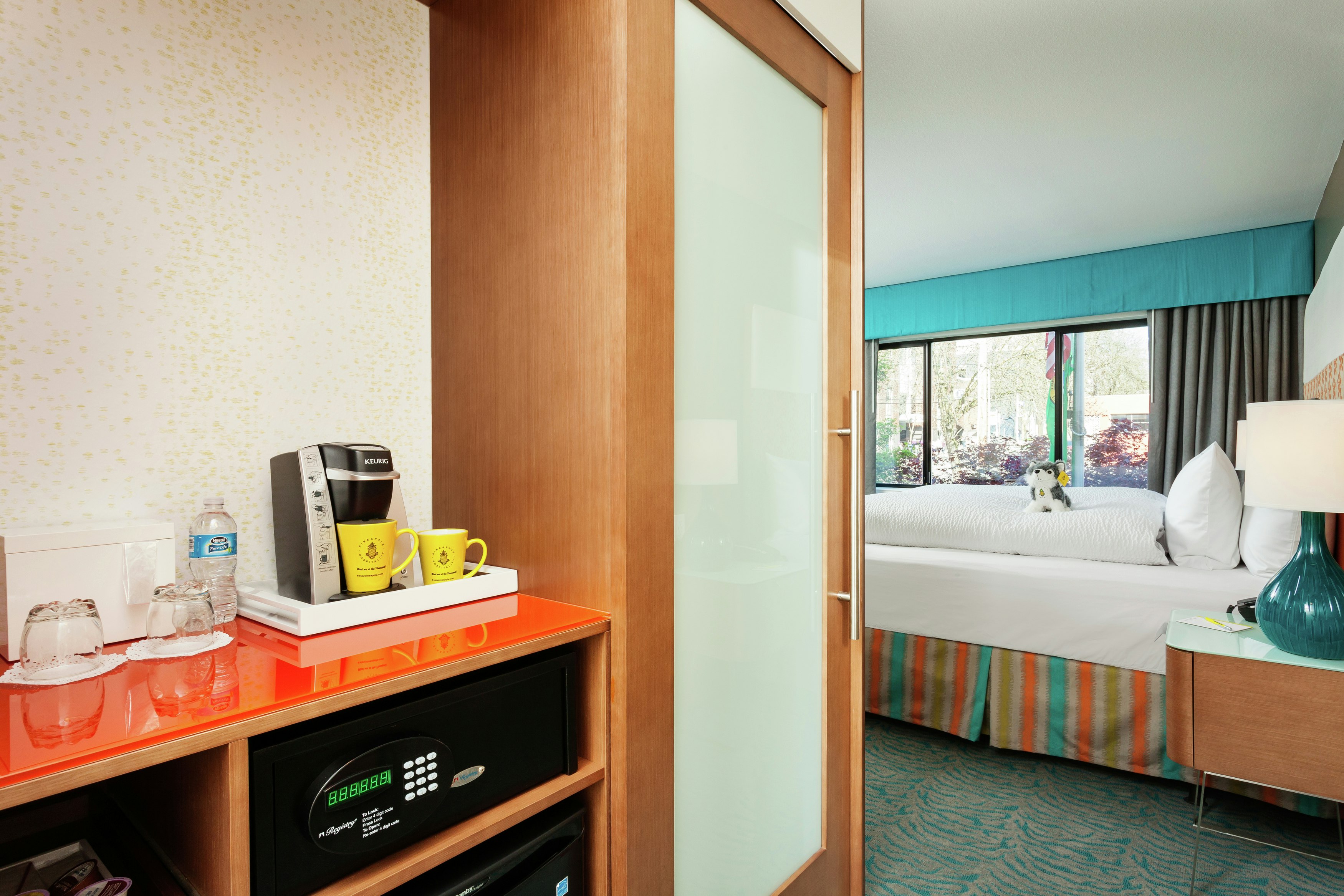 Staypineapple, University Inn, University District Seattle 52/52