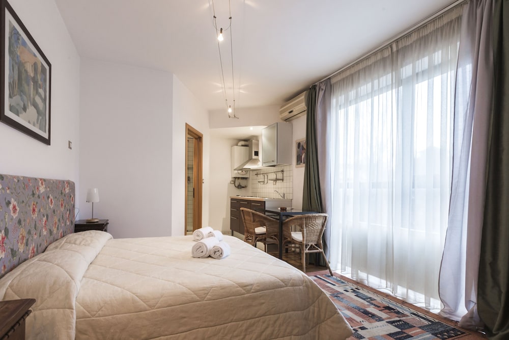 STUDIO, GARDEN VIEW, KITCHEN