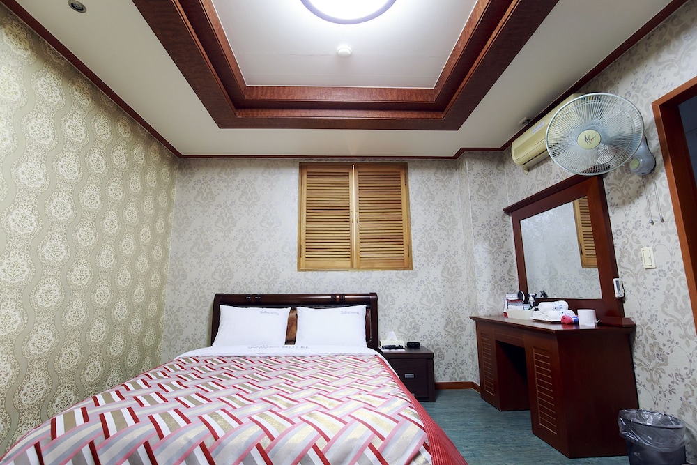 Galleria Hotel 8/56