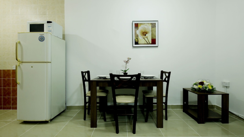 La Villa Inn Hotel Apartments 33/36