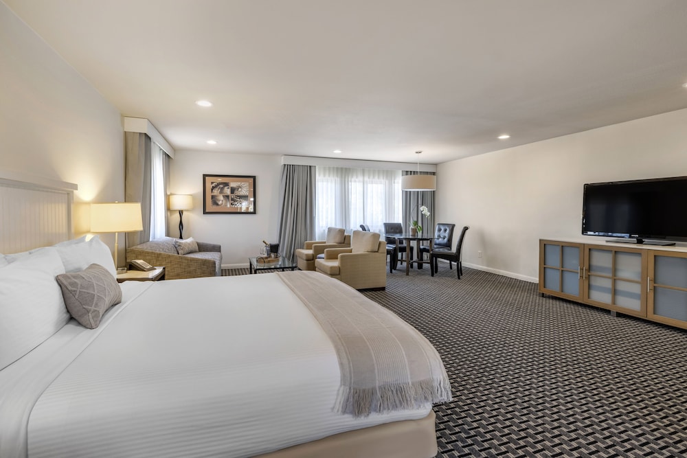 The Lodge At Tiburon 13/66