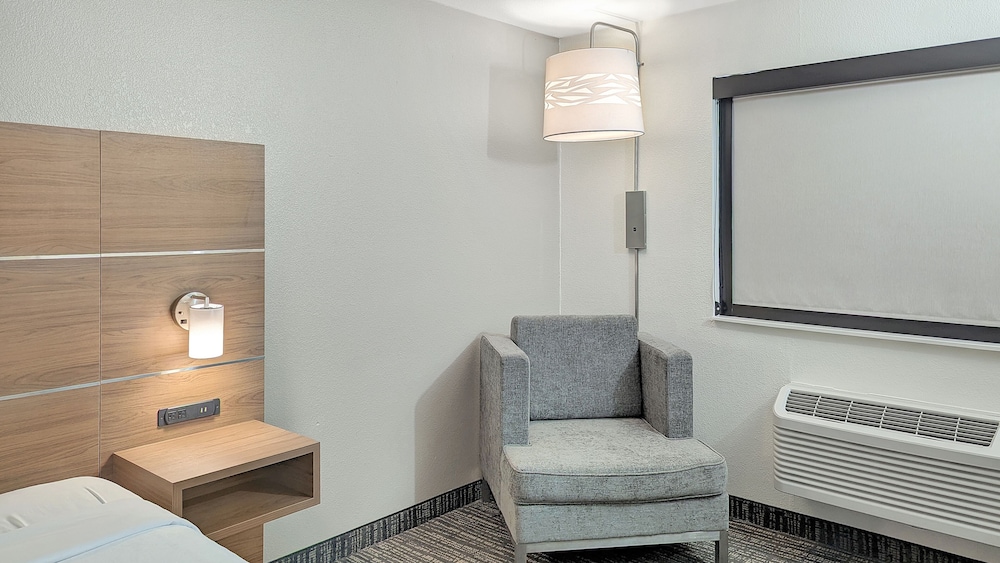 Estherville Hotel Amp Suites 32/50