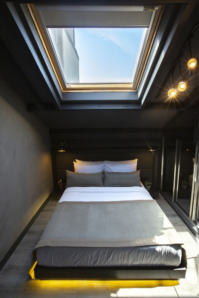 SUITE, LAND VIEW, HOT TUB, CORNER