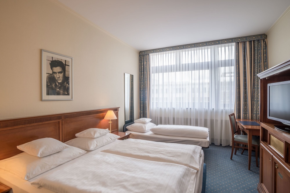 HOLLYWOOD MEDIA HOTEL 18/54