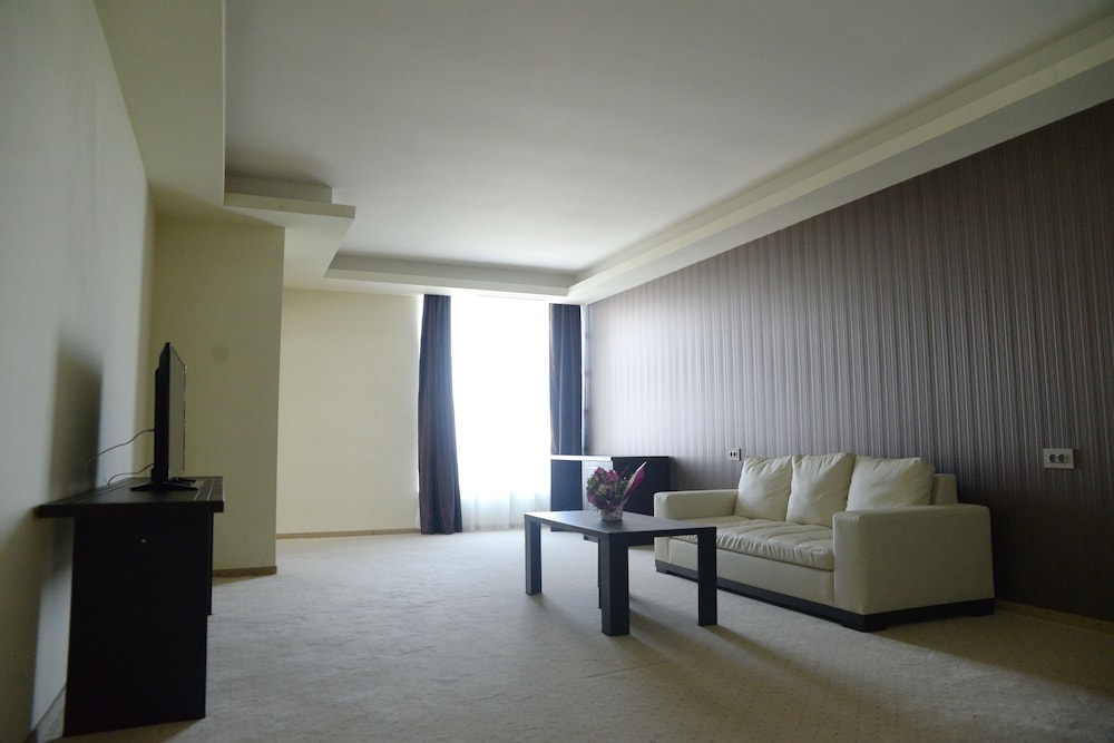 Ramada by Wyndham Constanta 34/51