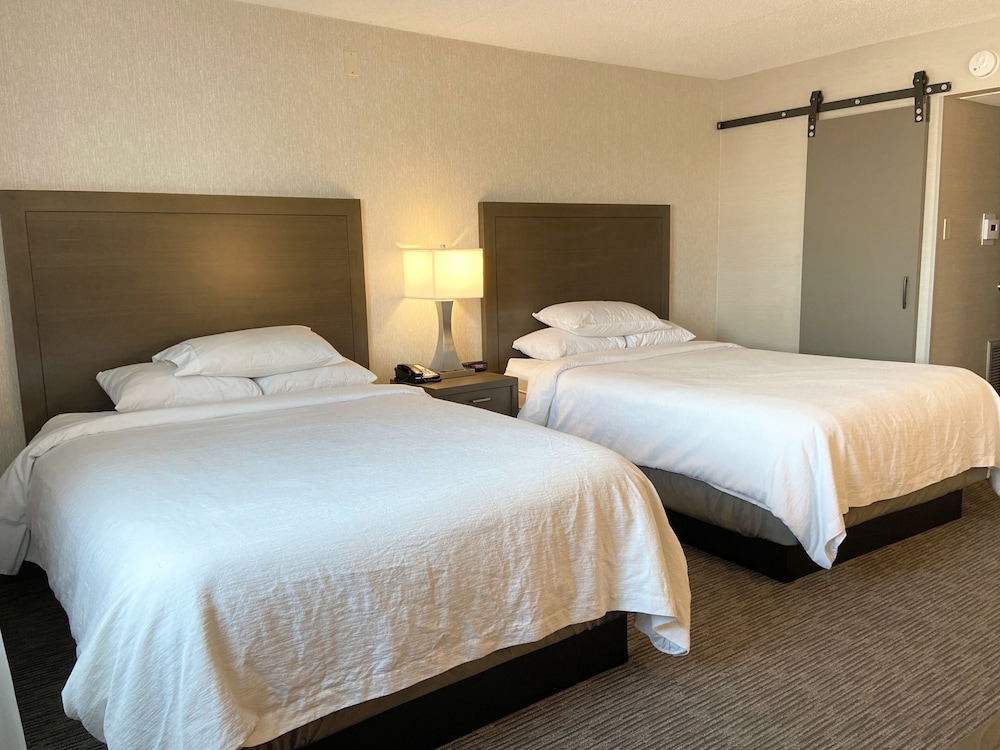 Embassy Suites by Hilton Chicago Schaumburg Woodfield 10/55