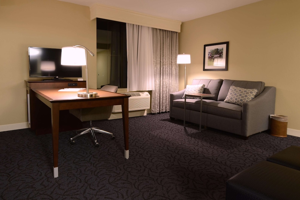 Hampton Inn Suites Cazenovia Ny 37/41