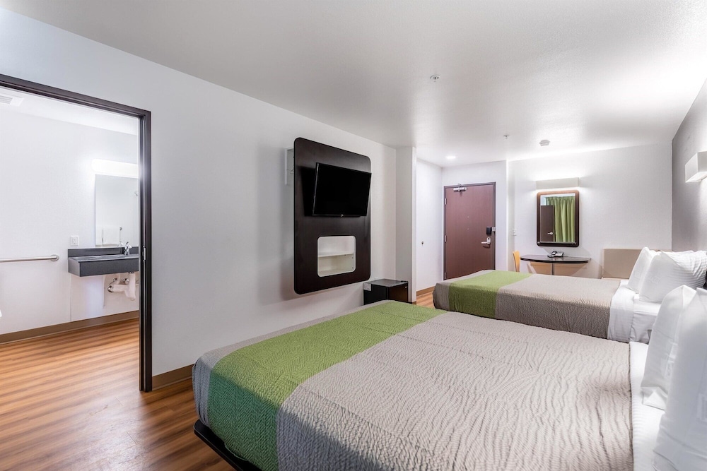 Motel6 Las Vegas, NV - Motor Speedway 32/48