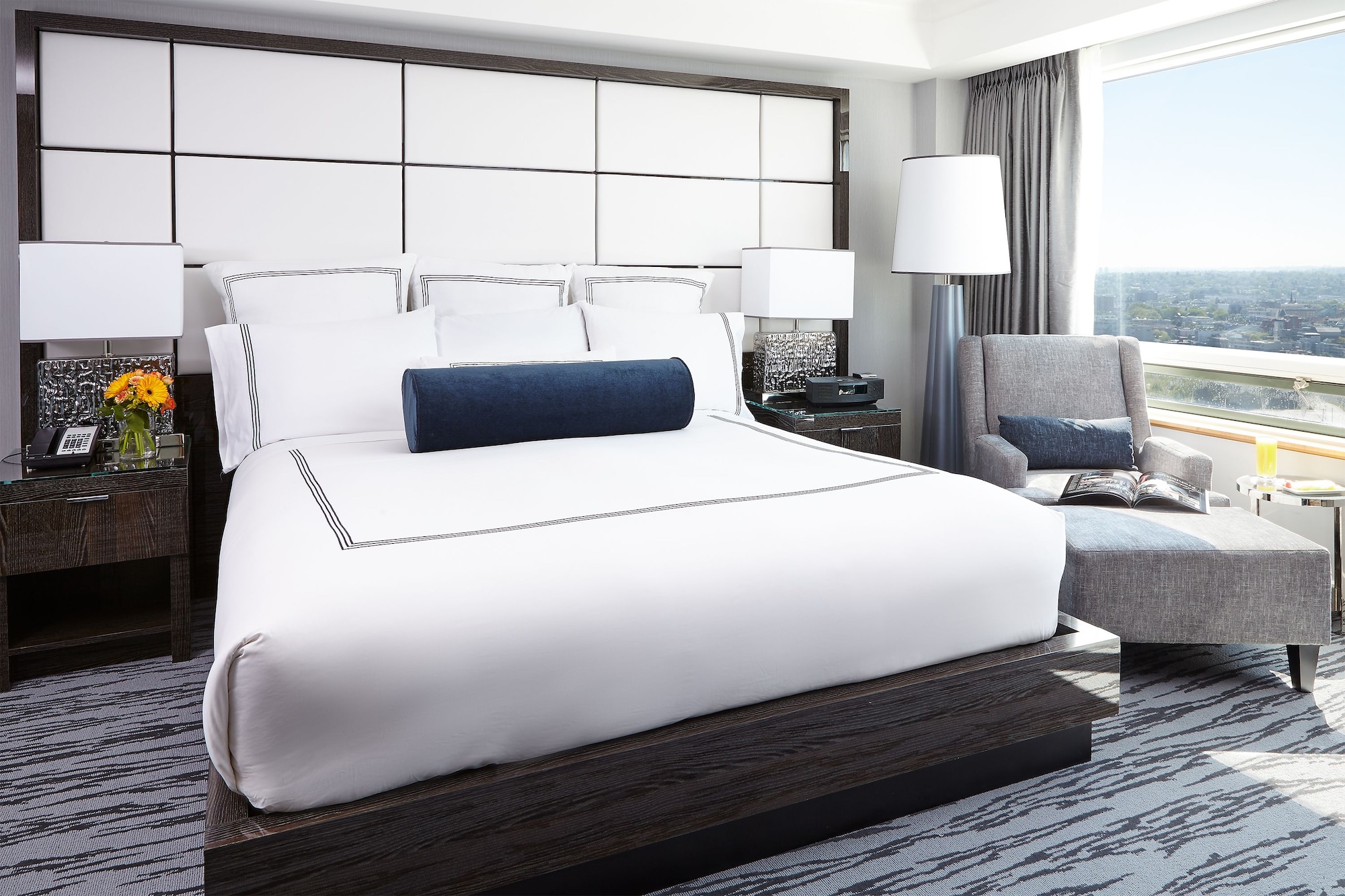 Pacific, Club, Suite, King Bed, City View, Sofa