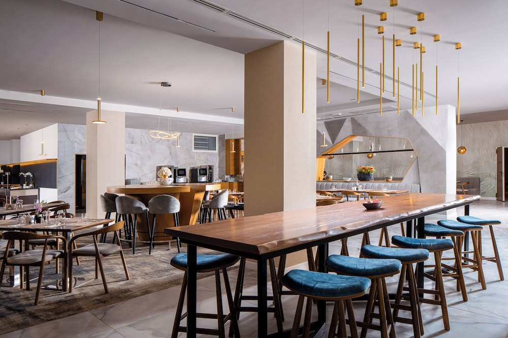 New Montana Hotel 40/50