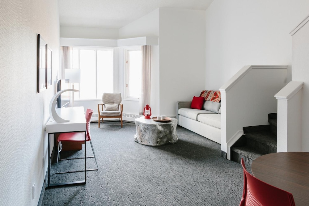 Elk Avenue Hotel 28/46