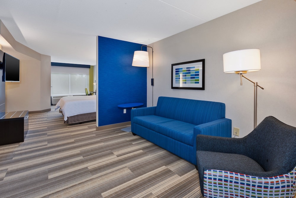 Holiday Inn Express Suites Blackburg University Area 45/74