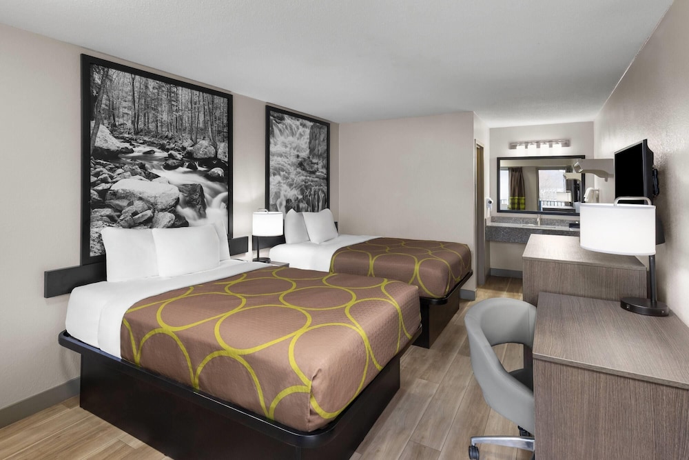 Super 8 by Wyndham Charleston WV 9/34