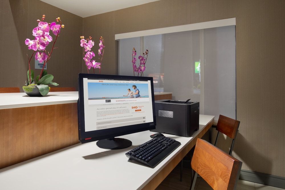 Holiday Inn Express Hotel Suites Tucumcari 35/38