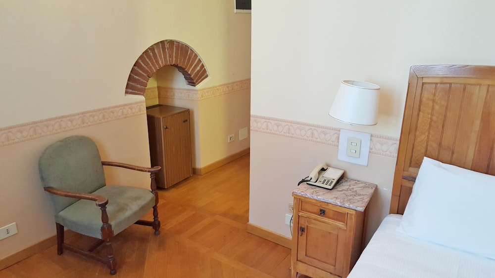 Hotel Roma E Rocca Cavour 58/82