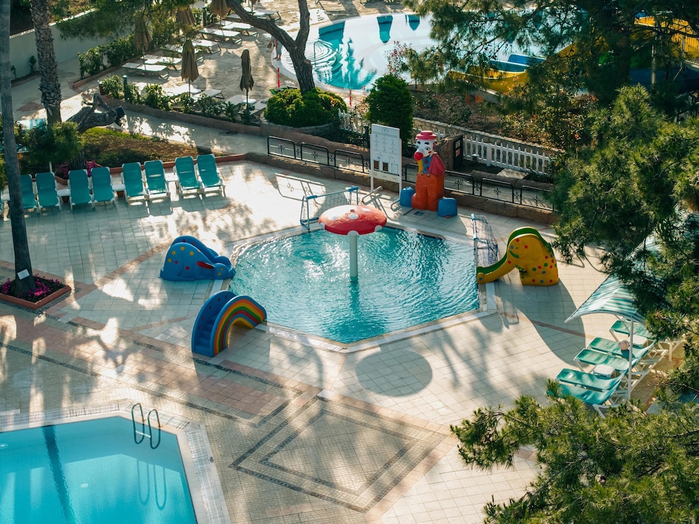 Pirates Beach Club All Inclusive 40/48