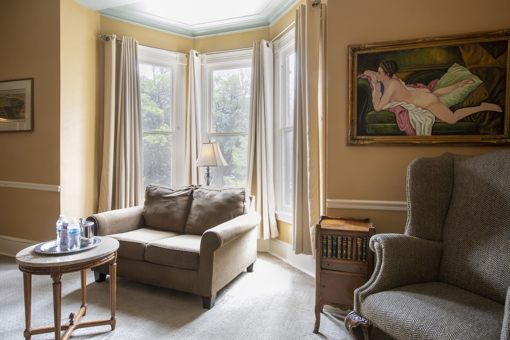 Foley House Inn 58/75
