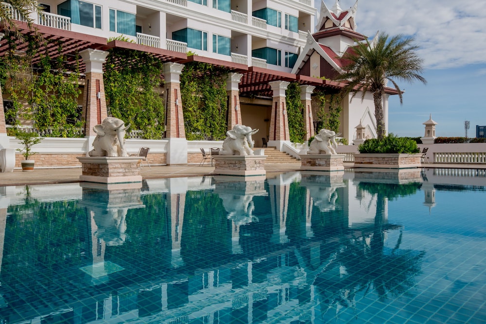 Grand Pacific Sovereign Resort and Spa 62/68
