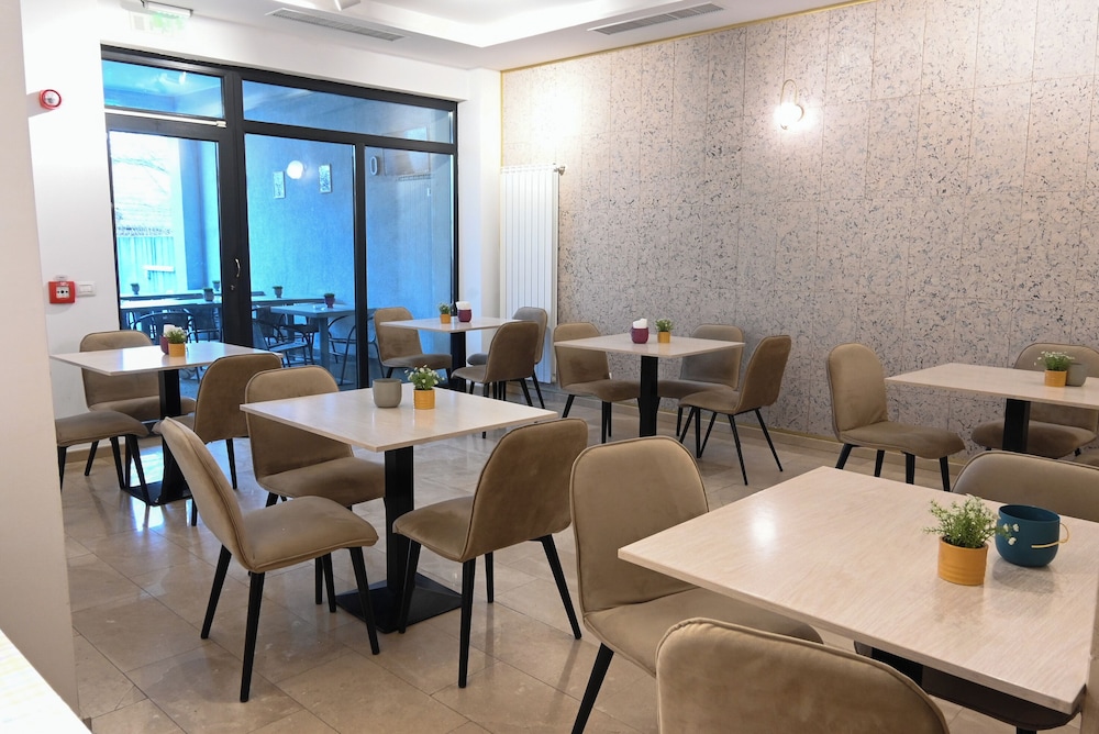 Bucharest Aiport Hotel 12/18