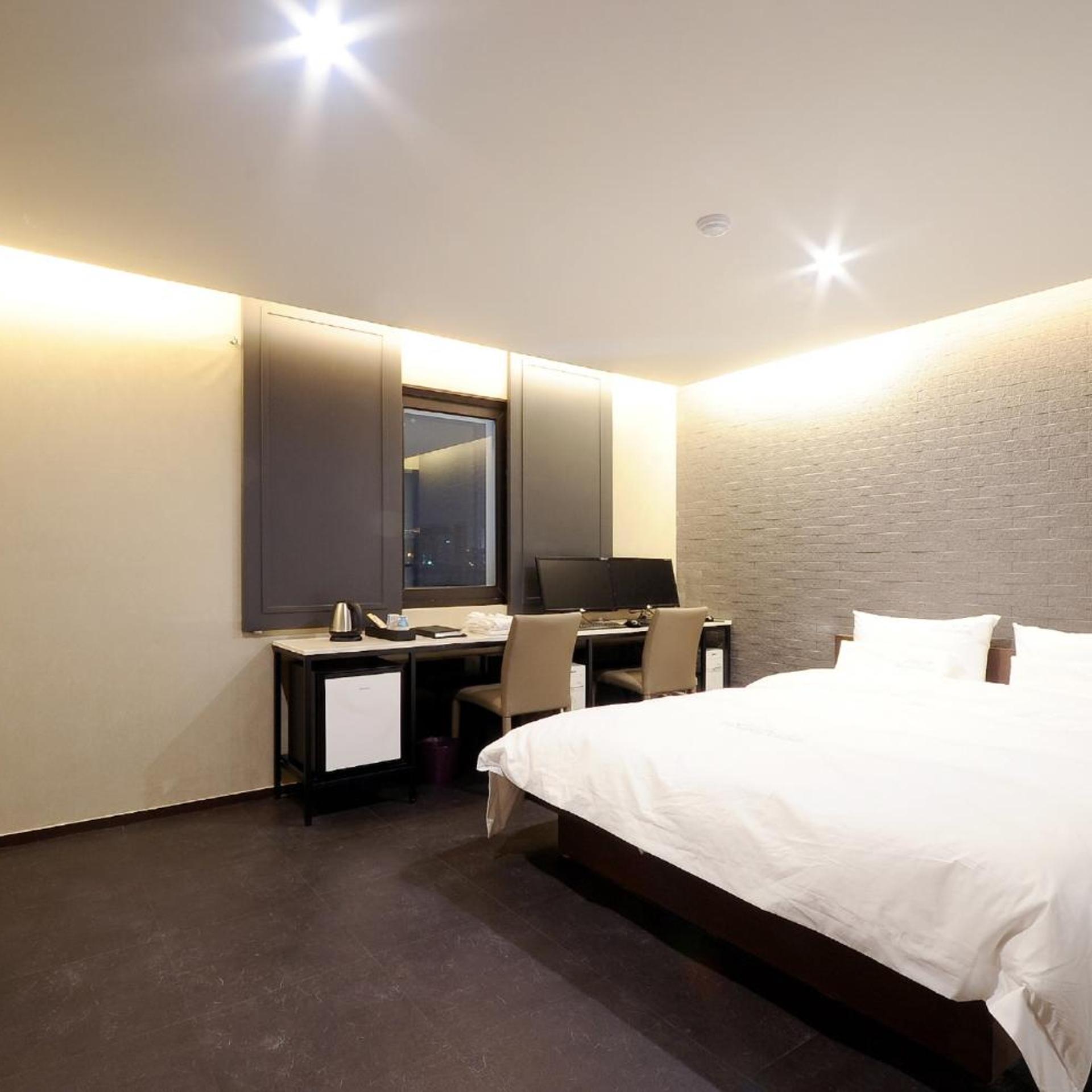 Deluxe, Double Bed, No Parking