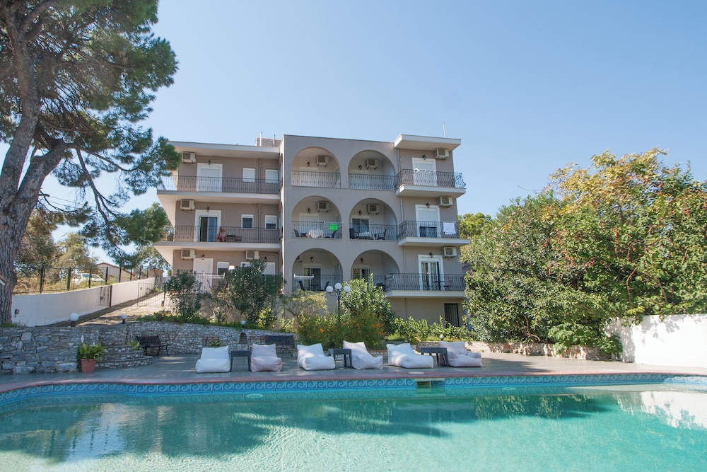 Villa Albanis 3/33