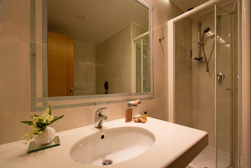 ROOM, SINGLE, DOUBLE BED