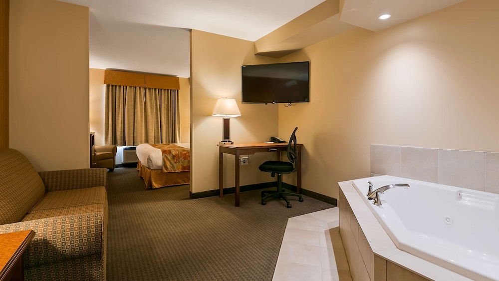 Best Western Plus Service Inn and Suites 11/56