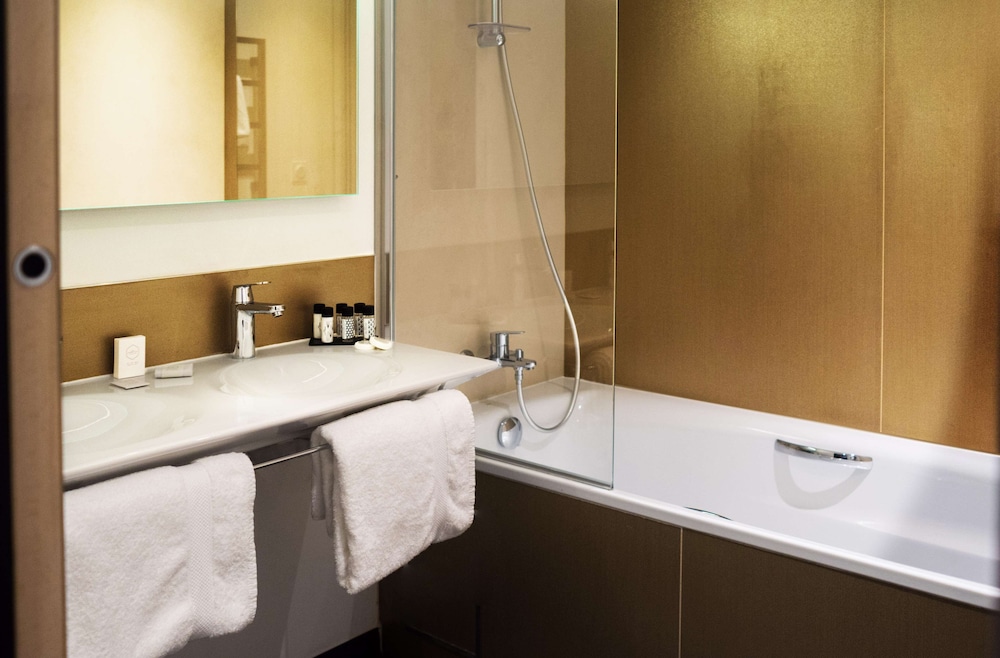 Kyriad Prestige Amiens Poulainville Hotel and SPA 38/40
