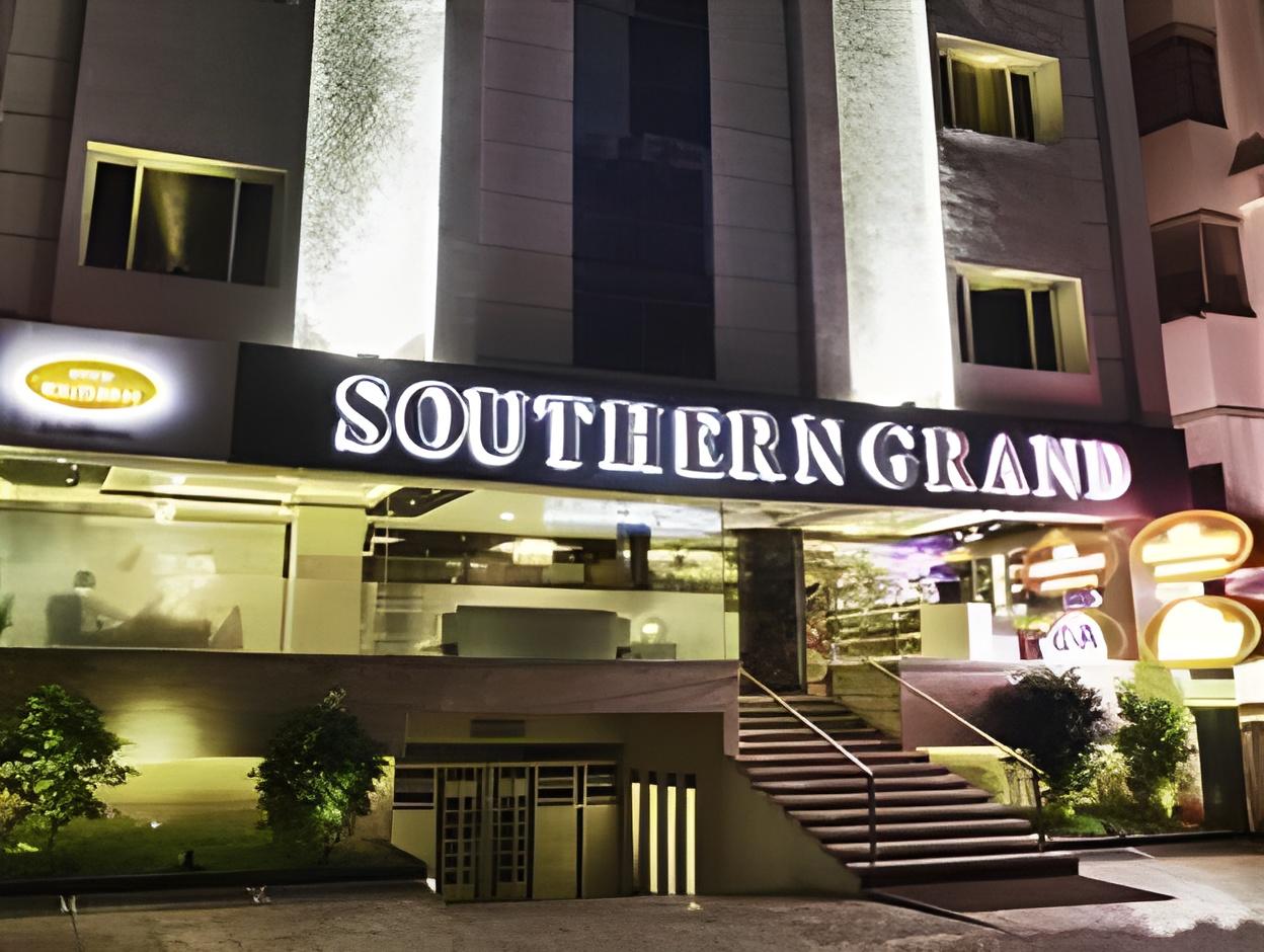 Hotel Southern Grand 5/53