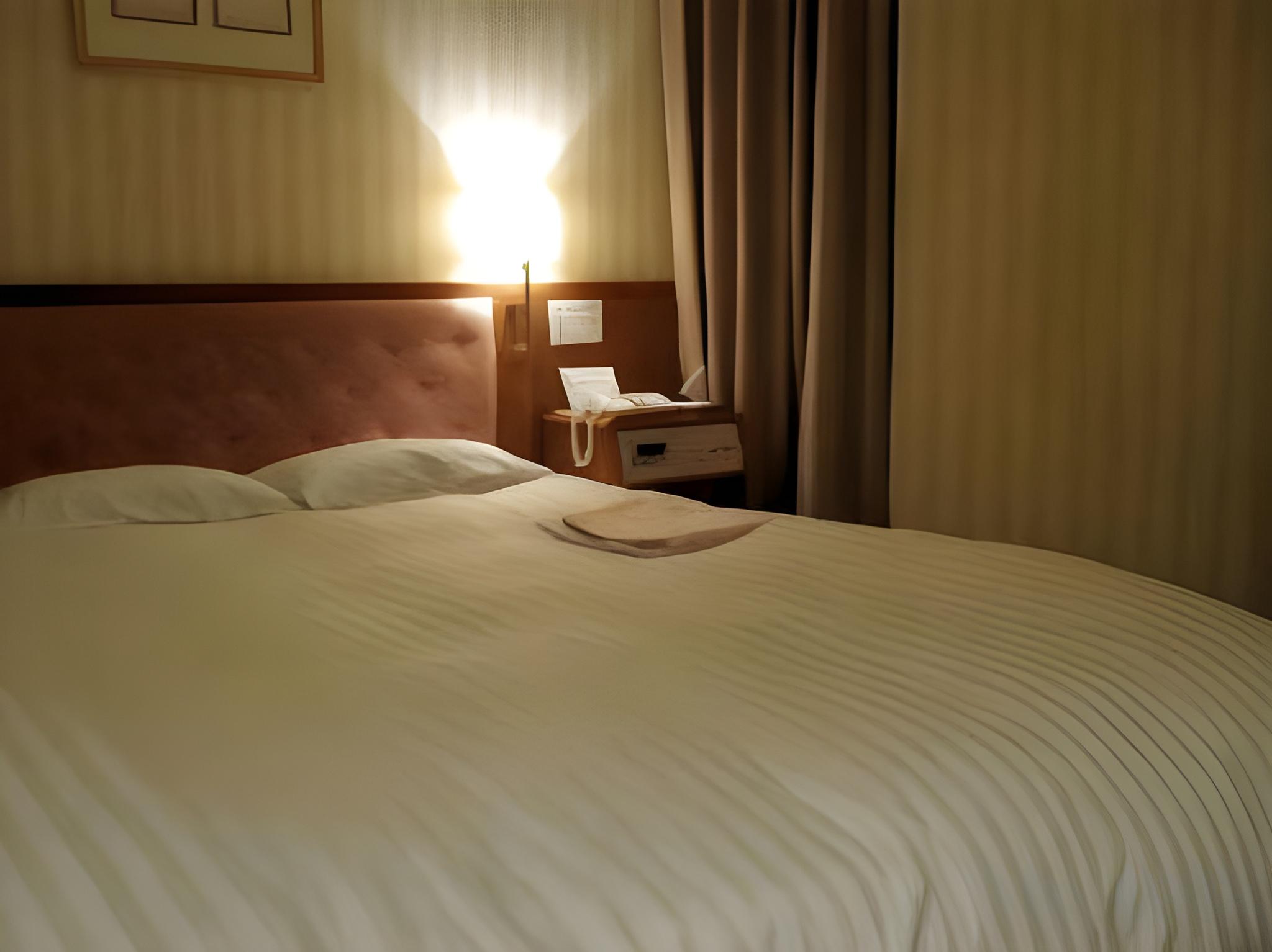 Semi Room, Semi Double Bed