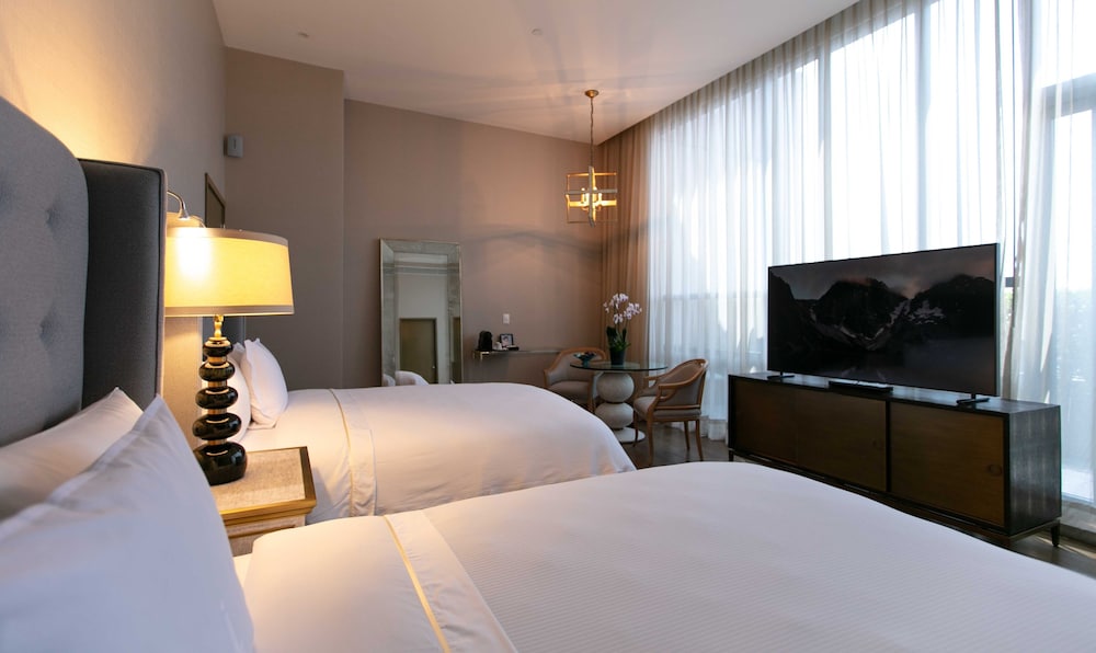 SKY, SUITE, 2 DOUBLE BEDS