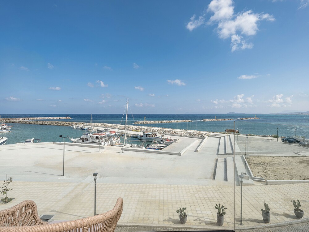 Avra Apartments Kolymbari Harbour 43/50