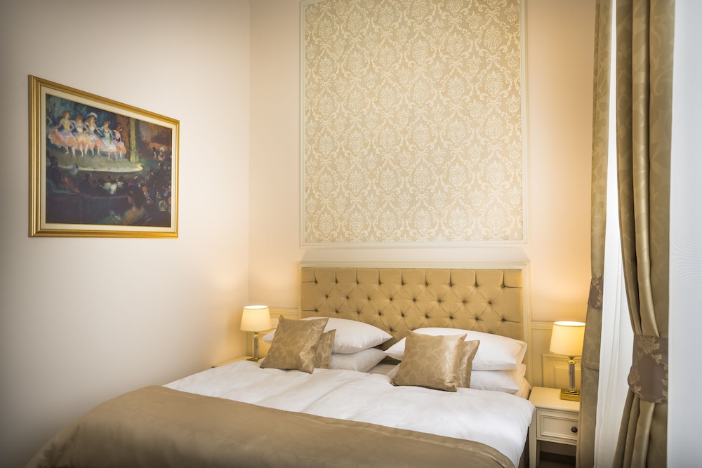 Hotel Bellevue 8/50