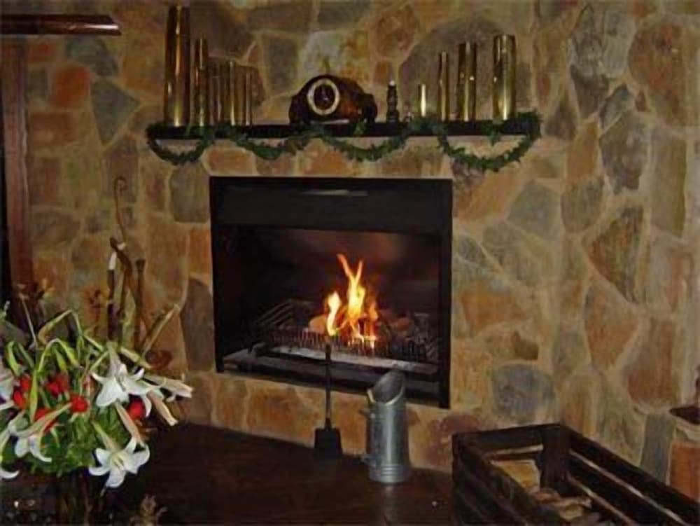 Forest Creek Lodge &amp; Spa 8/50