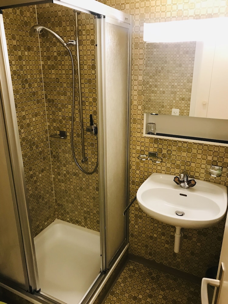Park Hotel Bellevue Lenk 46/48