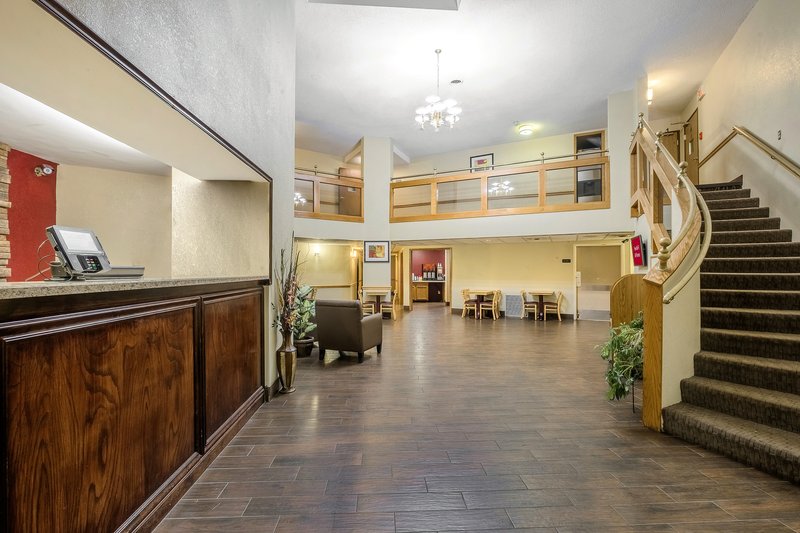 Red Roof Inn & Suites Hermitage 8/30
