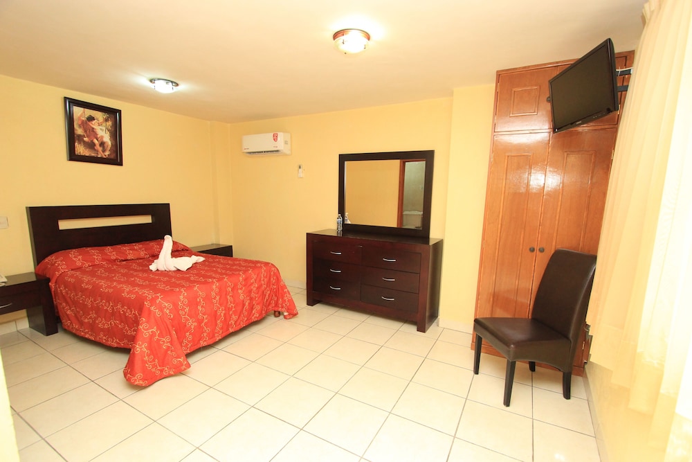 HOTEL CONQUISTADORES 5/35