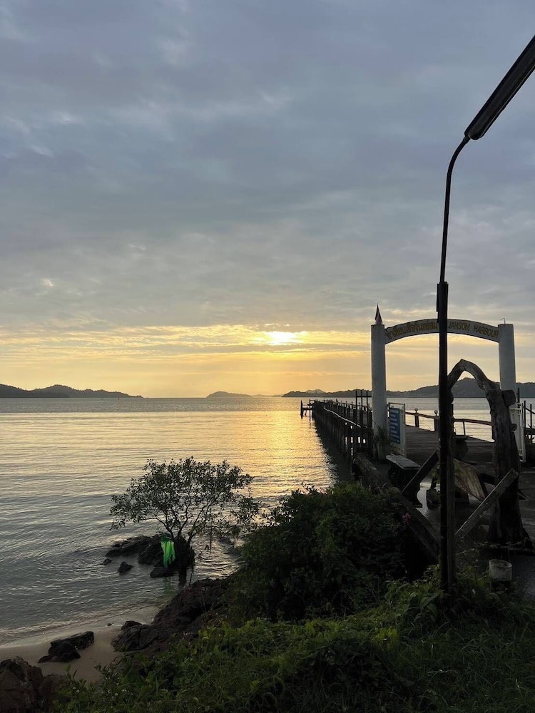 Jansom Beach Resort 57/67