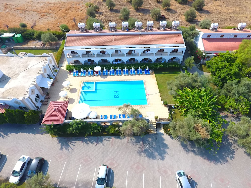 BARE HILL HOLIDAY VILLAGE in Karavas