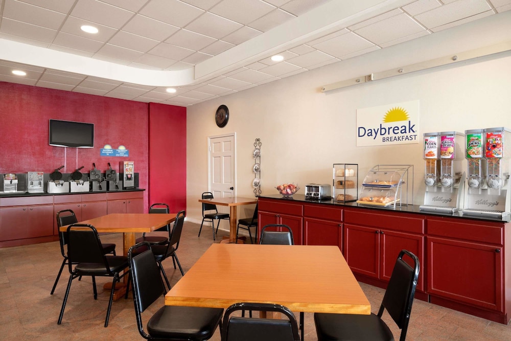 Days Hotel By Wyndham Allentown Airport / Lehigh Valley 37/47