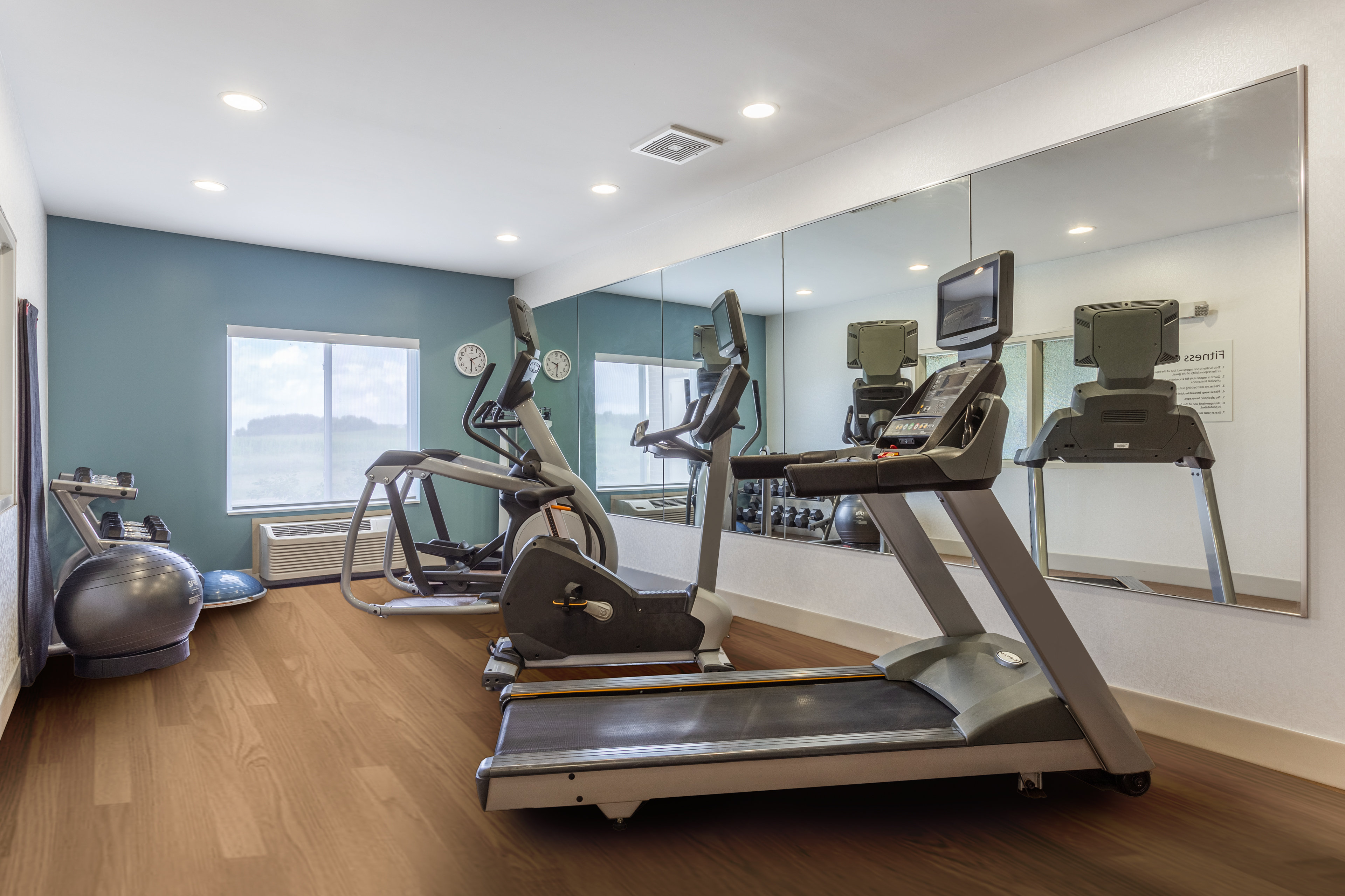 HOLIDAY INN EXPRESS HOTEL & SUITES ALBERT LEA - I-35 37/59