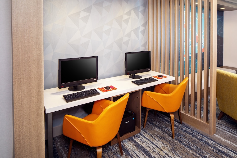 Holiday Inn Express Hotel and Suites Los Alamos Entrada Park 65/73