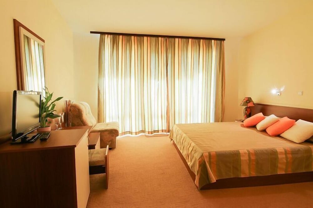 Hotel Veris 7/18