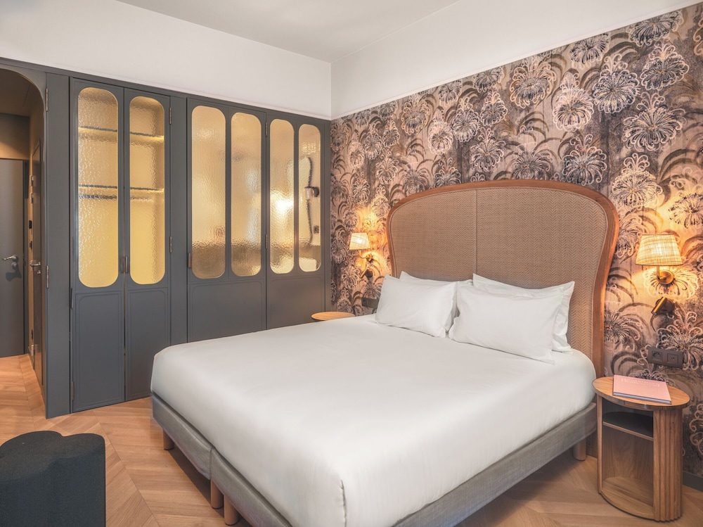 CITY, DOUBLE BED