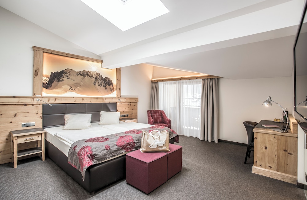 Comfort, Queen Bed