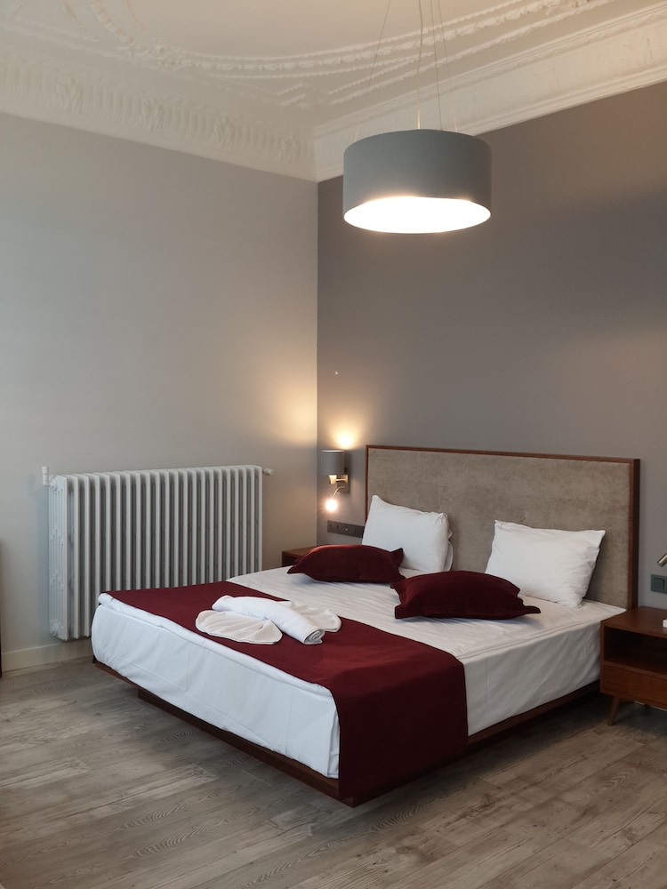 Triada Otel 12/76