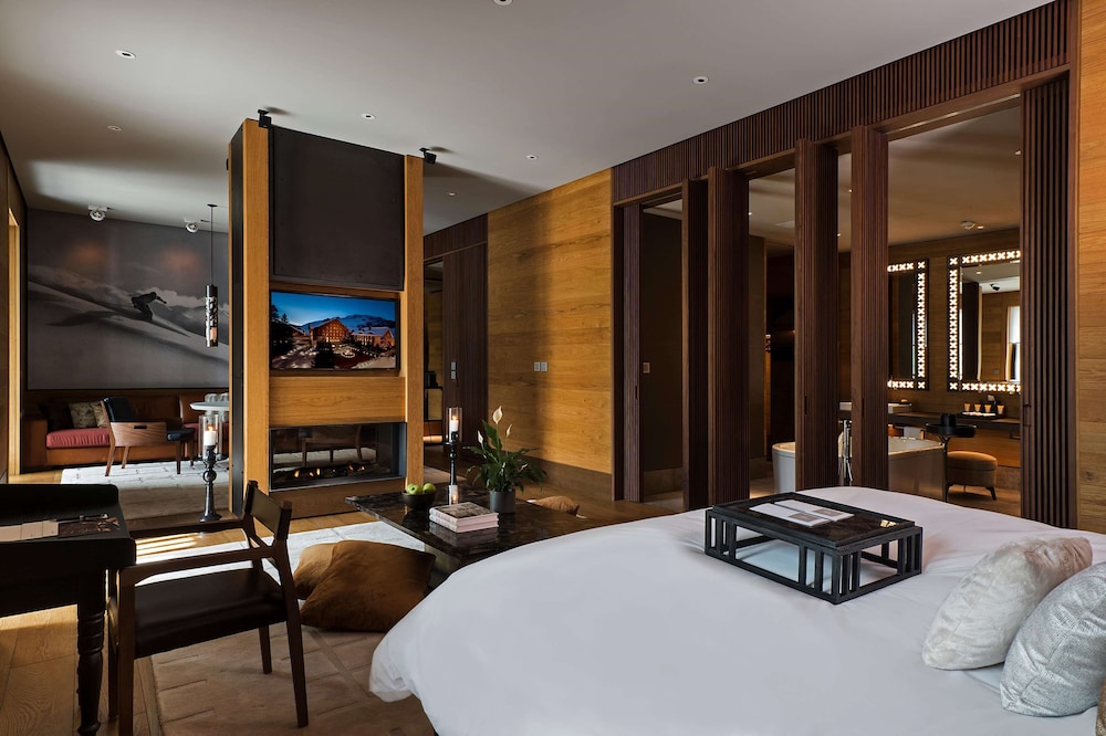 Alpine, Deluxe, Suite, King Bed